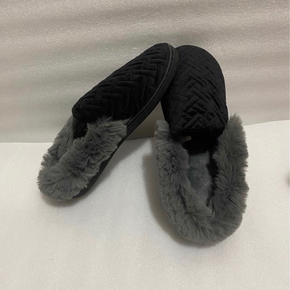 Brand new Memory foam indoor/outdoor slippers - Picture 2 of 3
